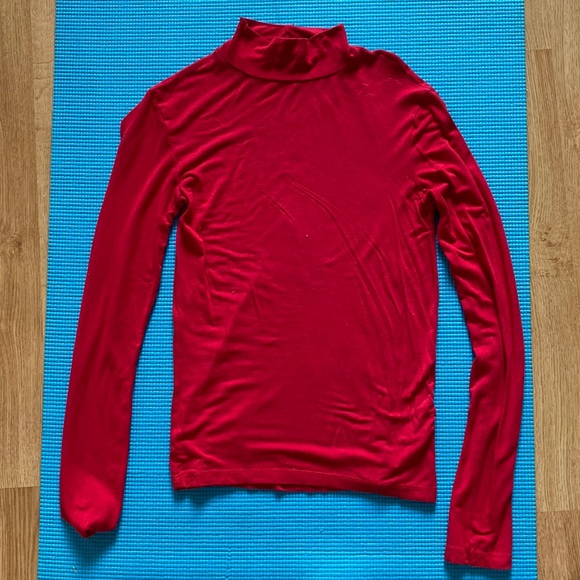 Red Turtle Neck - Picture 1 of 1